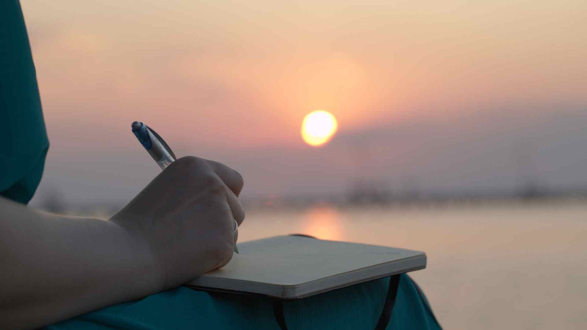 Gratitude Journaling: The Quiet Power of Handwriting What Matters