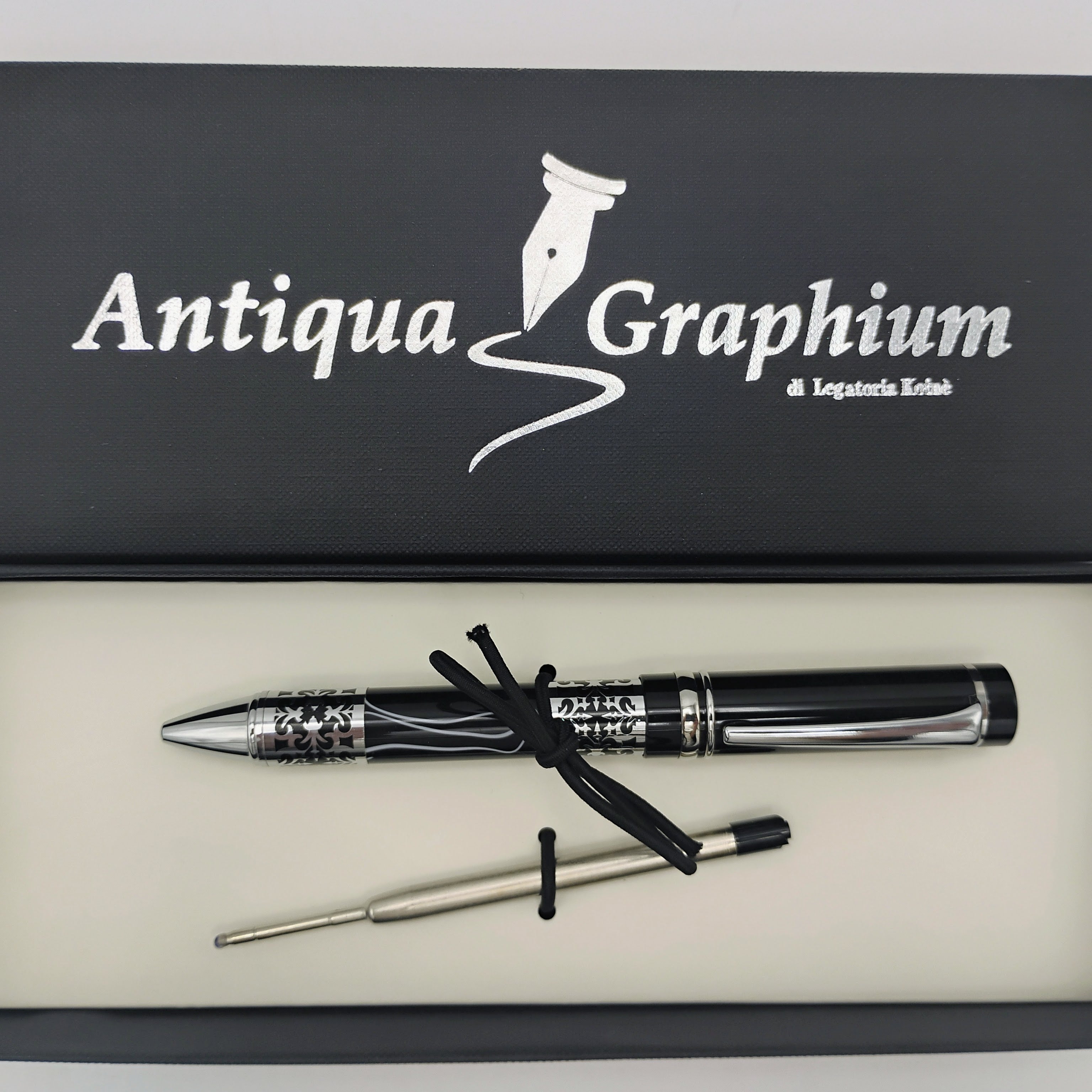 Ballpoint pen - resin barrel - 2 colors