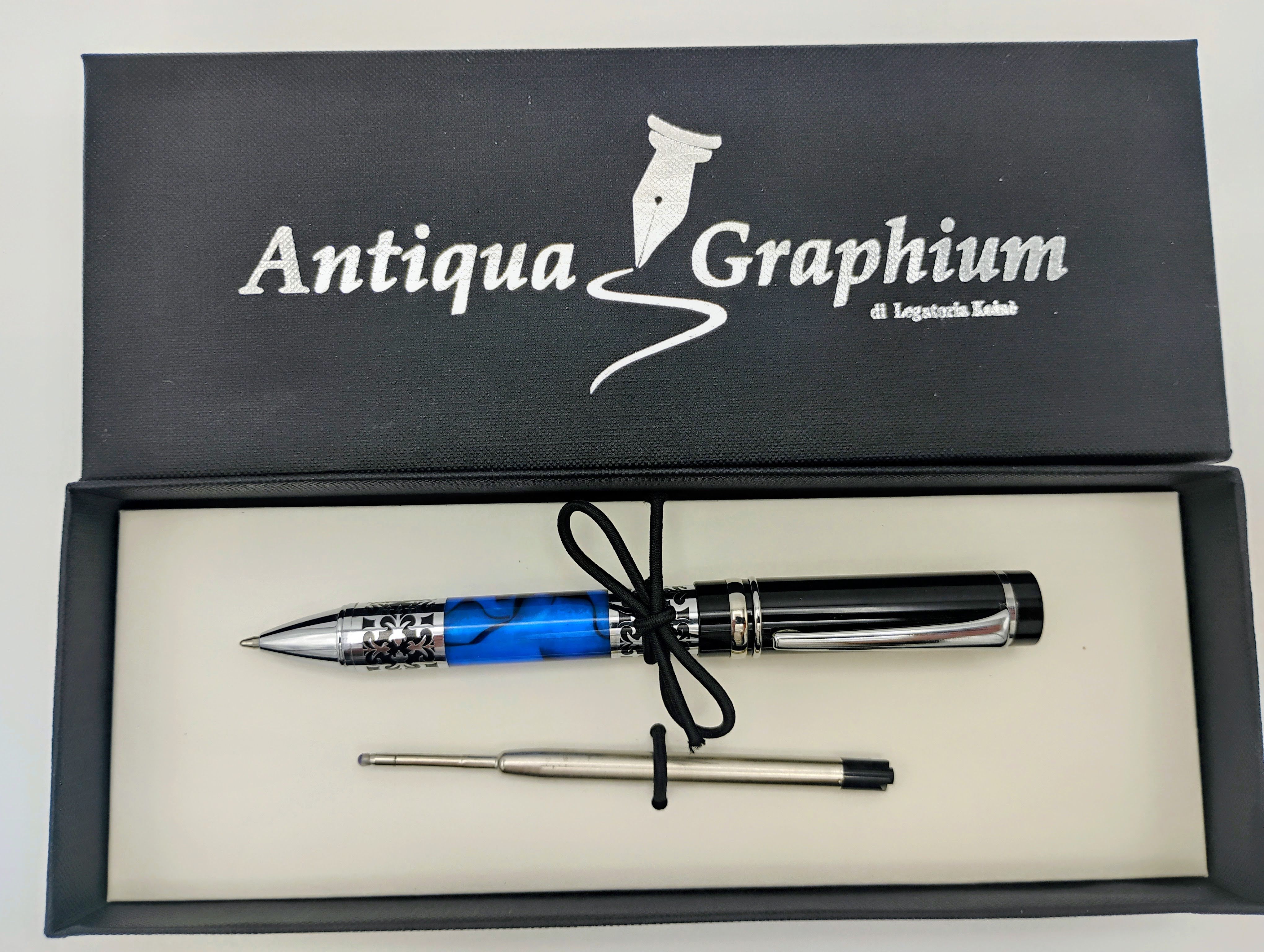 Ballpoint pen - resin barrel - 2 colors