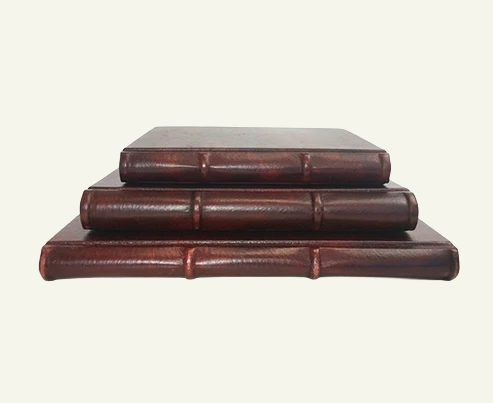 Classic Italian leather journal with lined pages 3